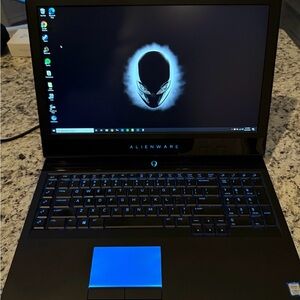 Alienware 17 laptop R5